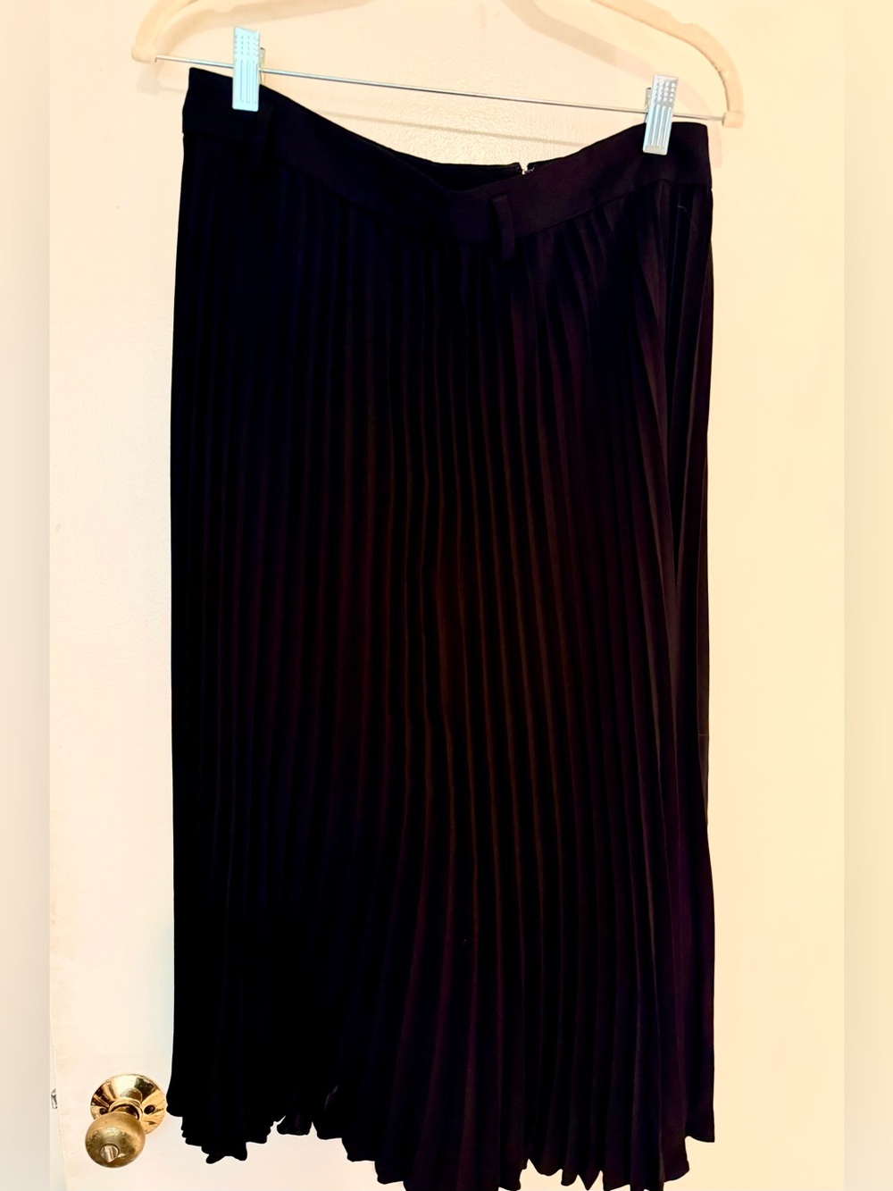 Ann Taylor Black Pleated Midi Skirt (size 8P)